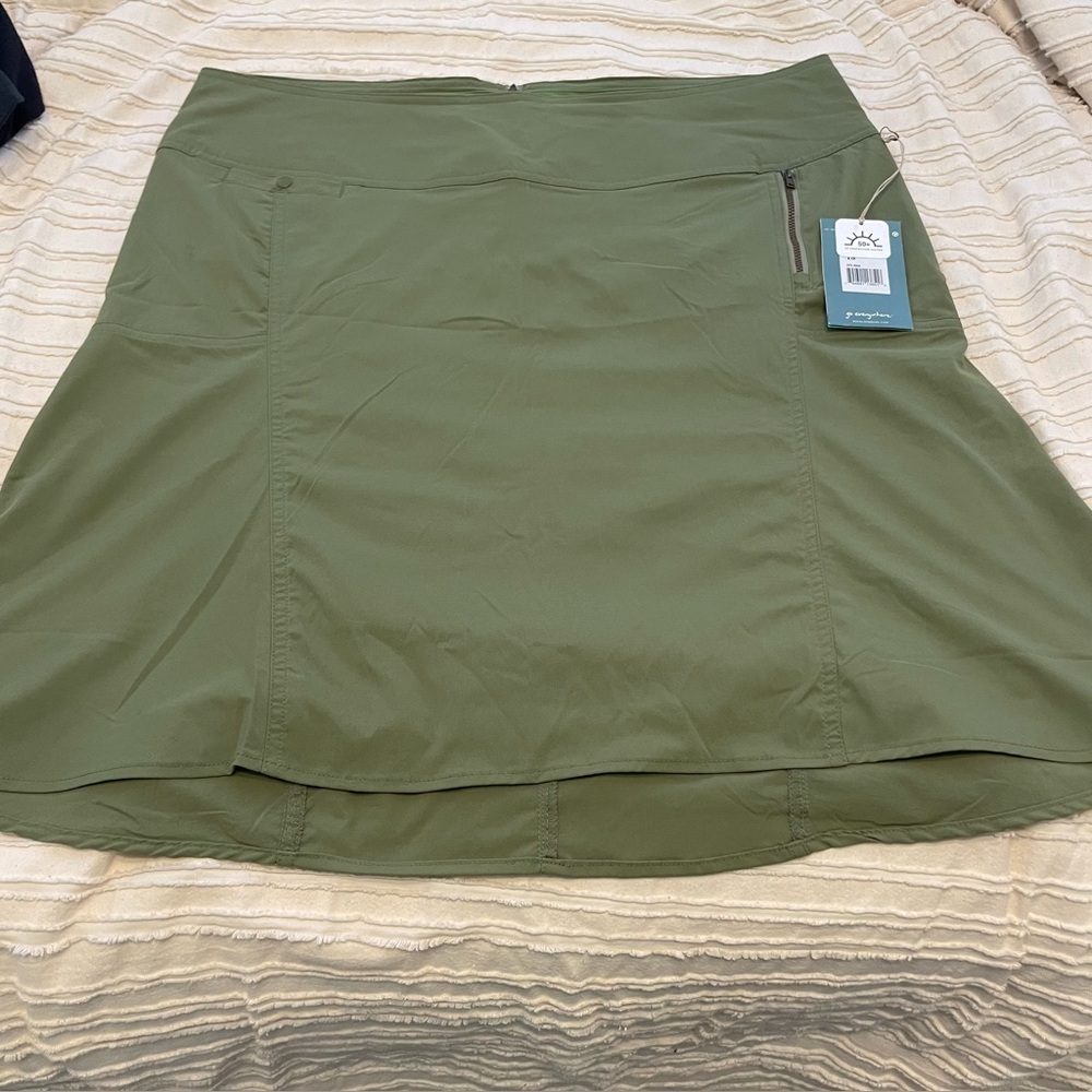Royal Robbins aloe A-Line skirt. Brand new with tag! Size 18. Slight stretch